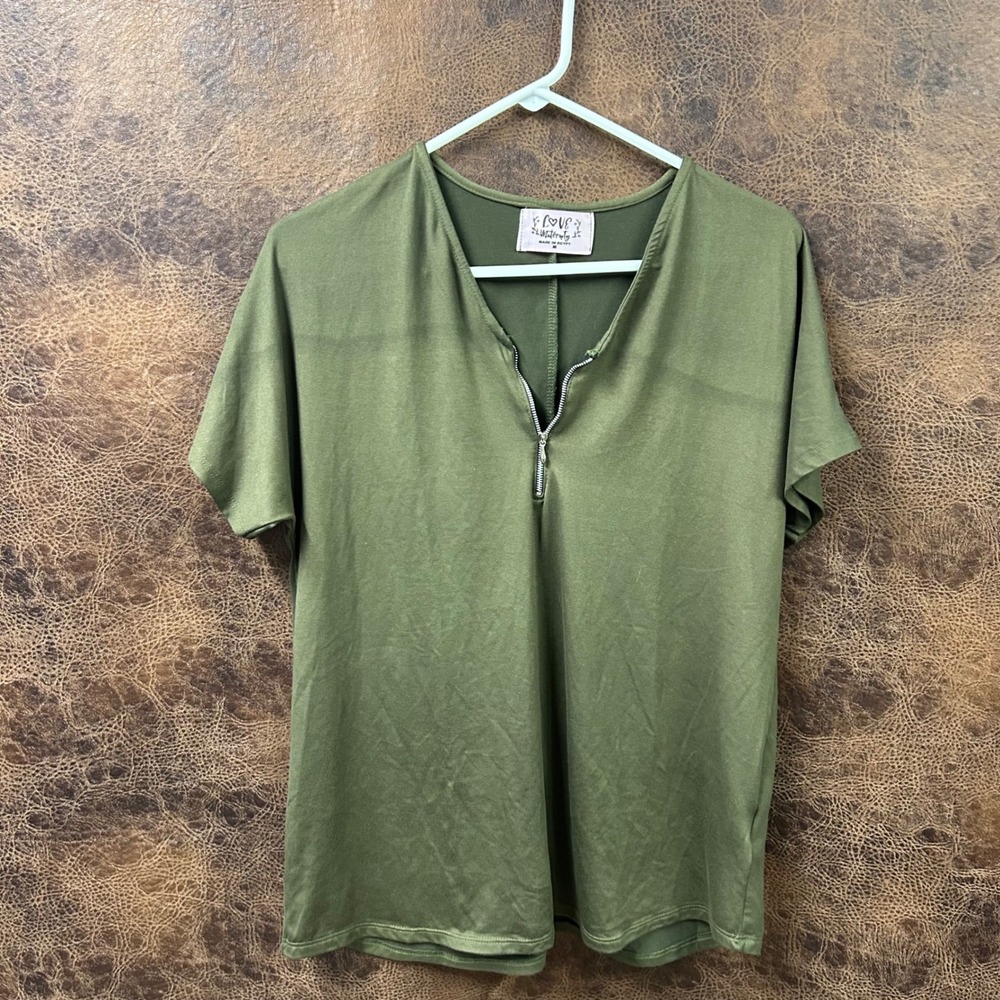Love Maternity Medium Green Short Sleeve 1/4 Zip Top Made in‎ Egypt